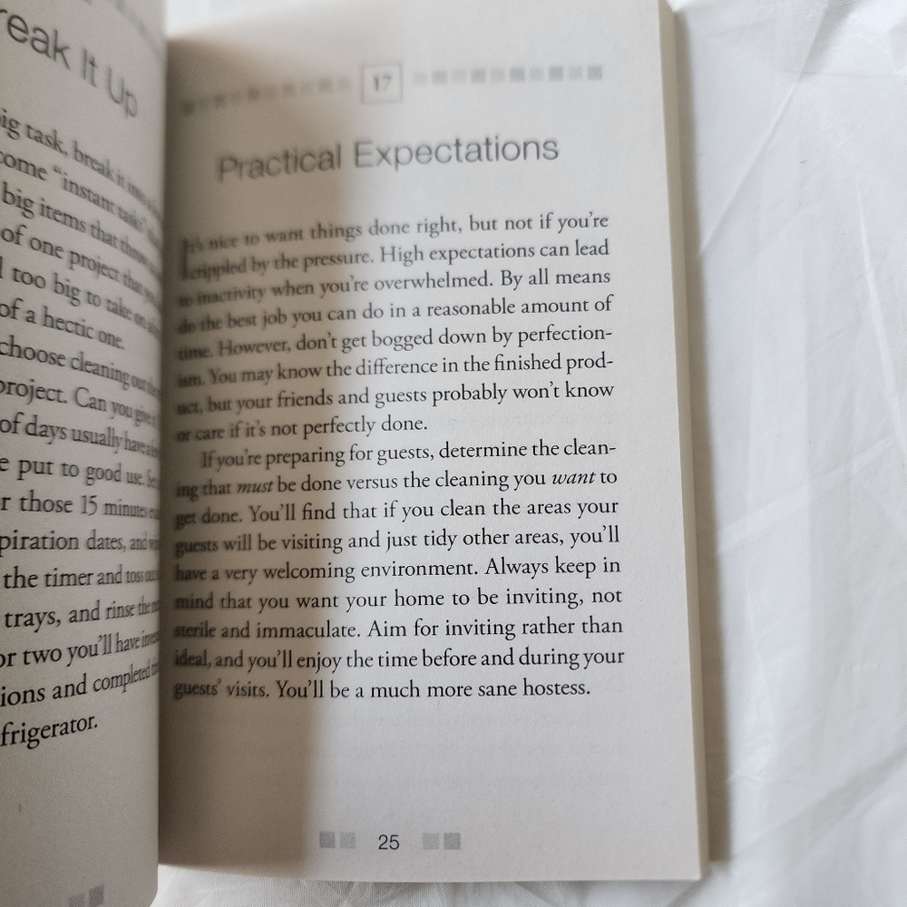 Bundle-One Minute Organizer, Handy Hints, 101 Ways to Clean Out Clutter Books - Picture 8 of 11